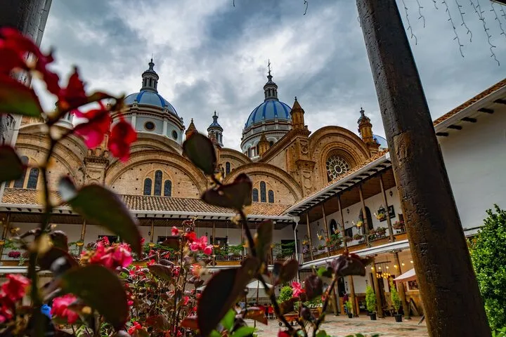 Local life in Cuenca's streets